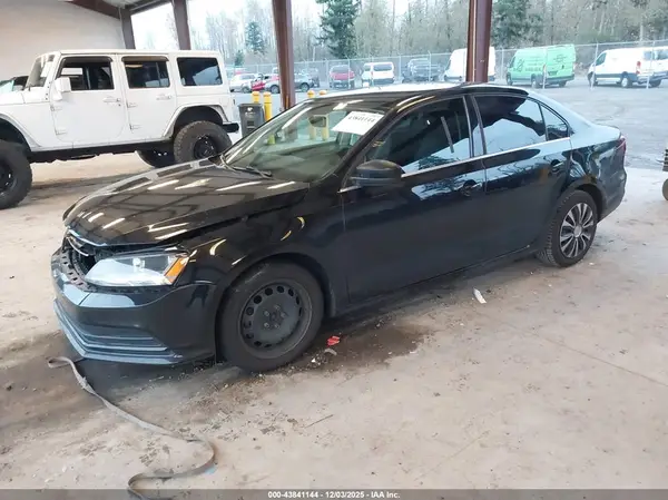 3VW2B7AJ2HM212388 2017 VOLKSWAGEN JETTA - Image 2