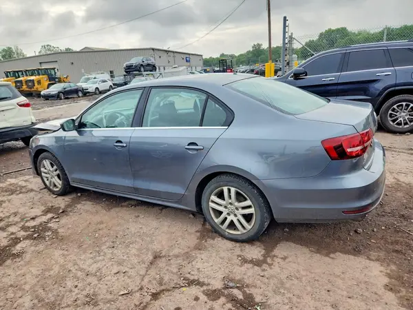 3VW2B7AJ2HM216389 2017 VOLKSWAGEN JETTA - Image 2