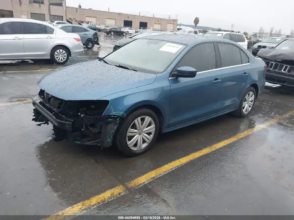 3VW2B7AJ2HM224668 2017 VOLKSWAGEN JETTA - Image 2
