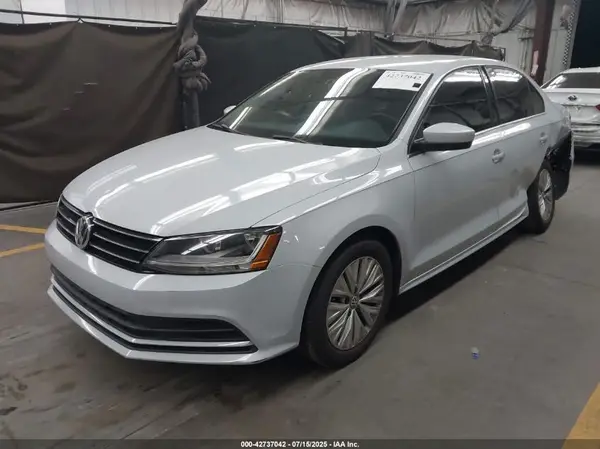 3VW2B7AJ2HM231569 2017 VOLKSWAGEN JETTA - Image 2