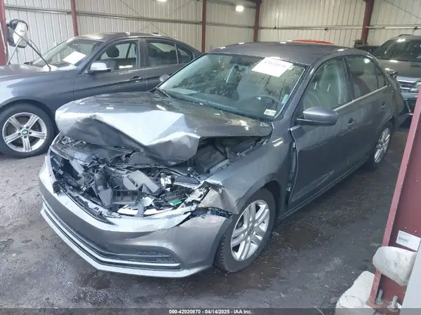 3VW2B7AJ2HM234682 2017 VOLKSWAGEN JETTA - Image 2