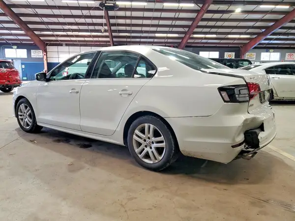 3VW2B7AJ2HM240577 2017 VOLKSWAGEN JETTA - Image 2
