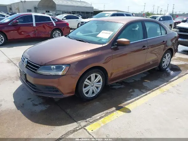 3VW2B7AJ2HM250980 2017 VOLKSWAGEN JETTA - Image 2