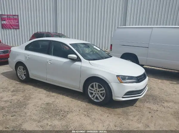 3VW2B7AJ2HM256858 2017 VOLKSWAGEN JETTA - Image 1