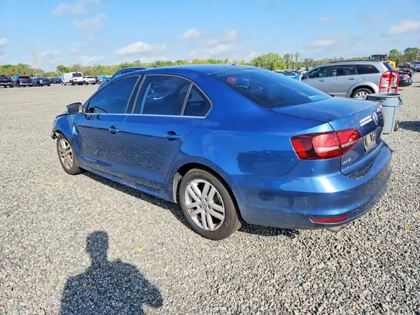 3VW2B7AJ2HM257363 2017 VOLKSWAGEN JETTA - Image 2