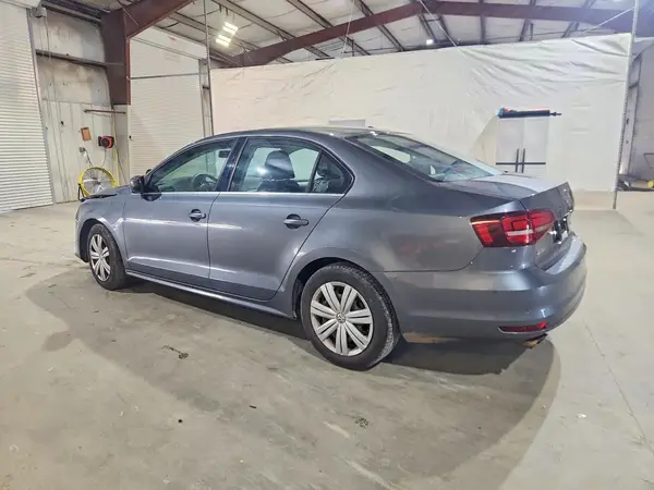 3VW2B7AJ2HM259792 2017 VOLKSWAGEN JETTA - Image 2