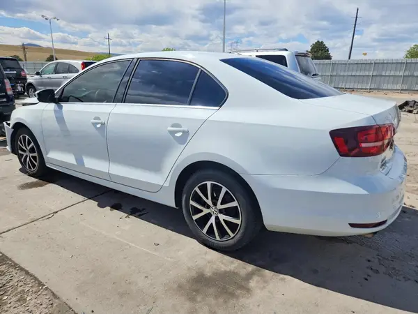 3VW2B7AJ2HM274034 2017 VOLKSWAGEN JETTA - Image 2