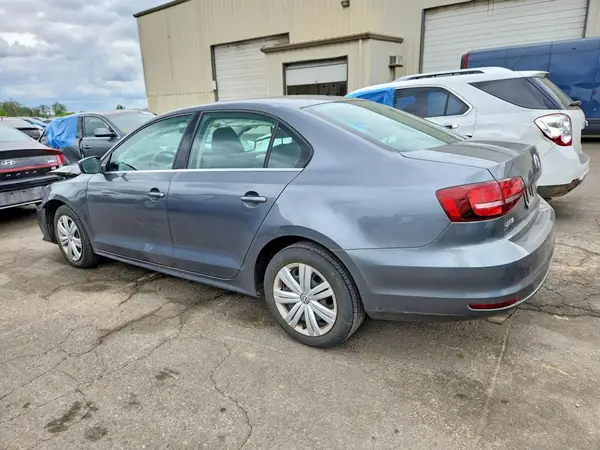 3VW2B7AJ2HM276592 2017 VOLKSWAGEN JETTA - Image 2