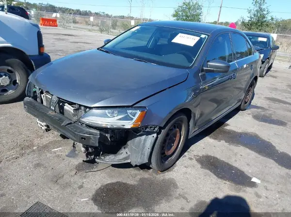 3VW2B7AJ2HM278584 2017 VOLKSWAGEN JETTA - Image 2