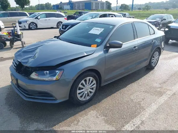 3VW2B7AJ2HM280271 2017 VOLKSWAGEN JETTA - Image 2