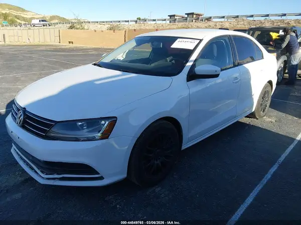 3VW2B7AJ2HM296244 2017 VOLKSWAGEN JETTA - Image 2