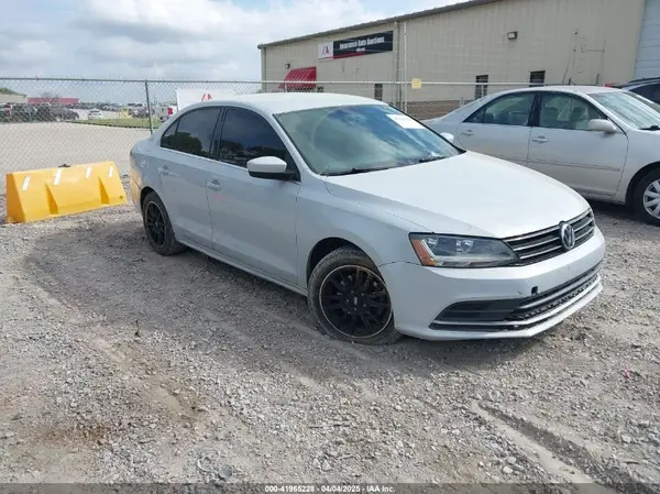 3VW2B7AJ2HM307100 2017 VOLKSWAGEN JETTA - Image 1