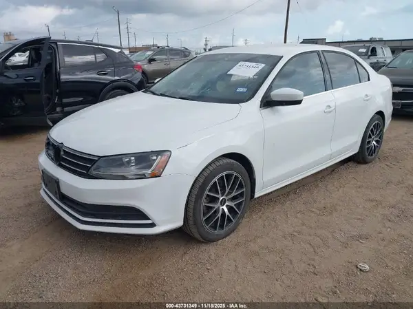3VW2B7AJ2HM315472 2017 VOLKSWAGEN JETTA - Image 2