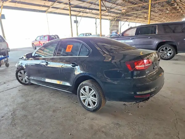 3VW2B7AJ2HM323023 2017 VOLKSWAGEN JETTA - Image 2