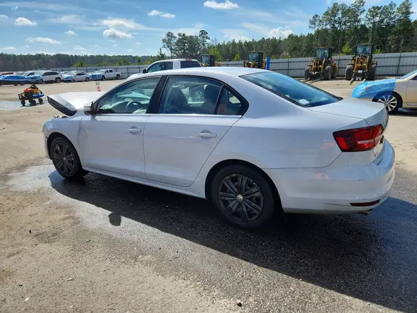 3VW2B7AJ2HM330456 2017 VOLKSWAGEN JETTA - Image 2