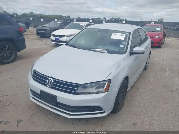 3VW2B7AJ2HM335494 2017 VOLKSWAGEN JETTA - Image 2
