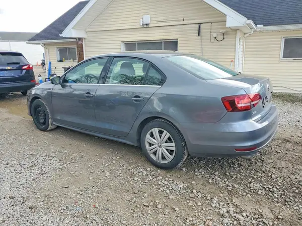 3VW2B7AJ2HM371766 2017 VOLKSWAGEN JETTA - Image 2