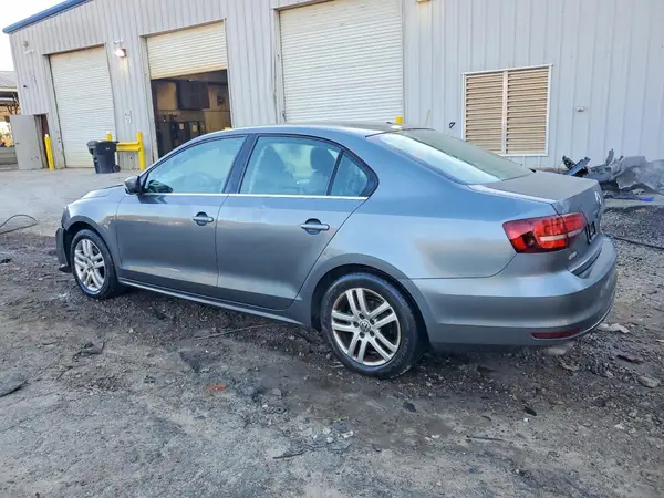 3VW2B7AJ2HM372027 2017 VOLKSWAGEN JETTA - Image 2