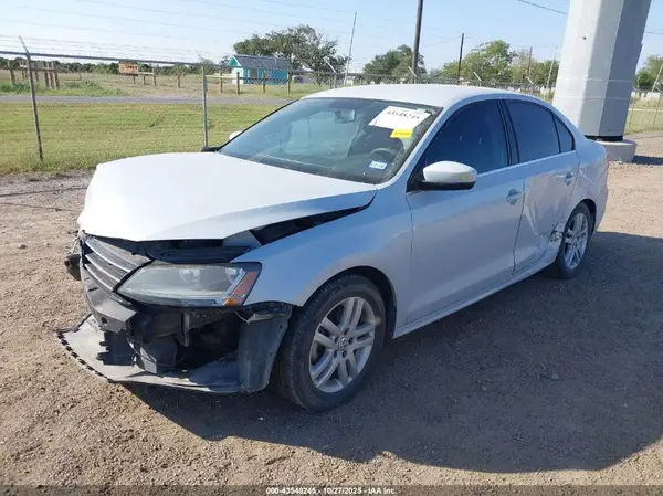 3VW2B7AJ2HM376952 2017 VOLKSWAGEN JETTA - Image 2