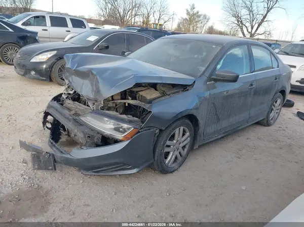 3VW2B7AJ2HM379883 2017 VOLKSWAGEN JETTA - Image 2