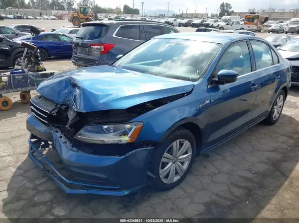 3VW2B7AJ2HM387806 2017 VOLKSWAGEN JETTA - Image 2