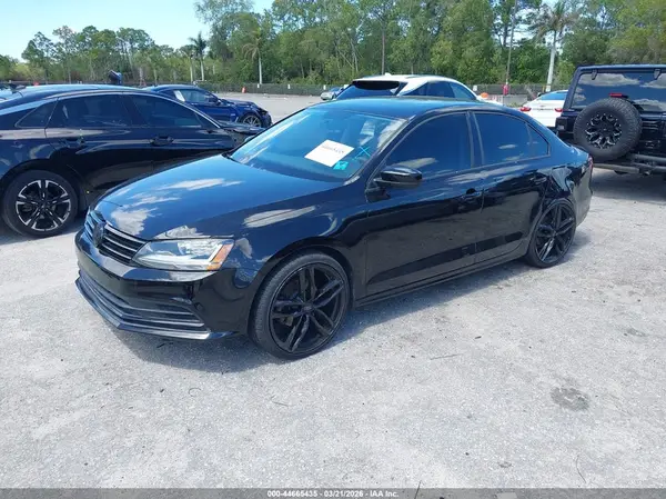 3VW2B7AJ2HM394125 2017 VOLKSWAGEN JETTA - Image 2