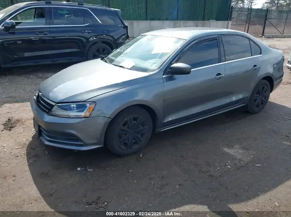 3VW2B7AJ2HM401574 2017 VOLKSWAGEN JETTA - Image 2