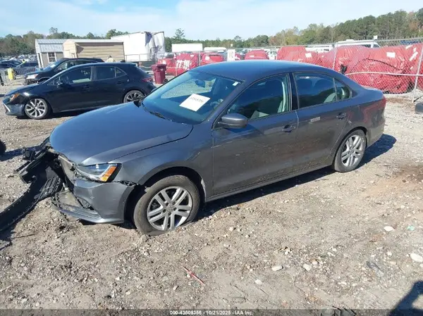 3VW2B7AJ2JM204507 2018 VOLKSWAGEN JETTA - Image 2