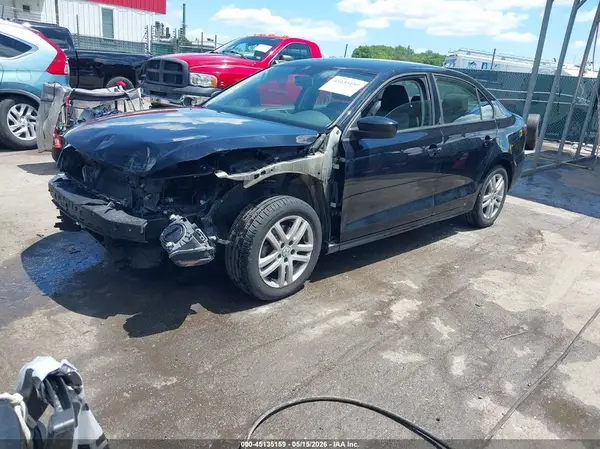 3VW2B7AJ2JM204961 2018 VOLKSWAGEN JETTA - Image 2