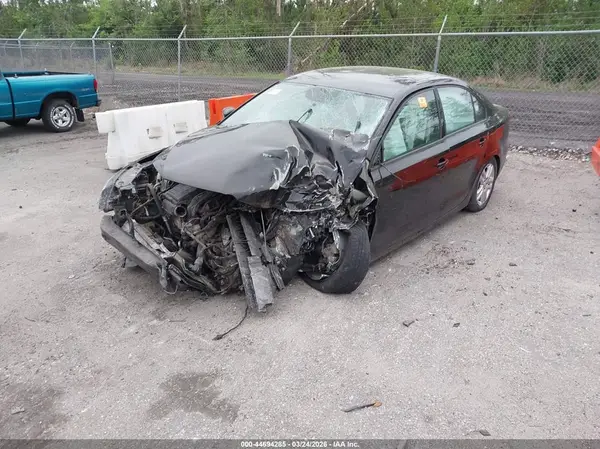 3VW2B7AJ2JM210002 2018 VOLKSWAGEN JETTA - Image 2