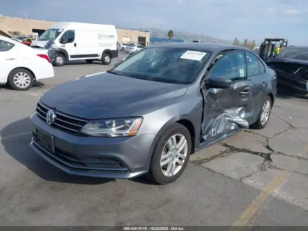 3VW2B7AJ2JM214566 2018 VOLKSWAGEN JETTA - Image 2