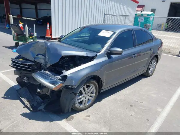 3VW2B7AJ2JM227060 2018 VOLKSWAGEN JETTA - Image 2