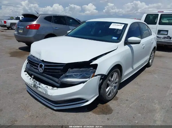 3VW2B7AJ2JM234574 2018 VOLKSWAGEN JETTA - Image 2