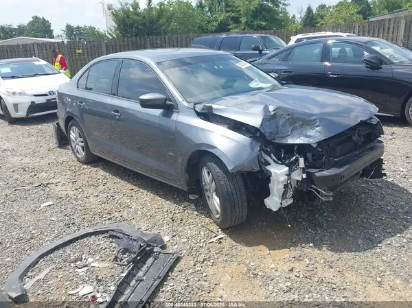 3VW2B7AJ2JM237216 2018 VOLKSWAGEN JETTA - Image 1