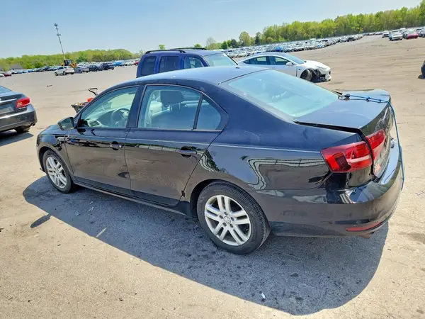 3VW2B7AJ2JM238916 2018 VOLKSWAGEN JETTA - Image 2