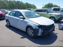 3VW2B7AJ2JM245073 2018 VOLKSWAGEN JETTA