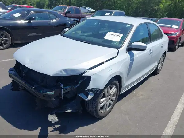 3VW2B7AJ2JM245073 2018 VOLKSWAGEN JETTA - Image 2