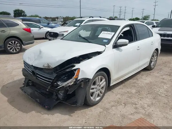3VW2B7AJ2JM253075 2018 VOLKSWAGEN JETTA - Image 2