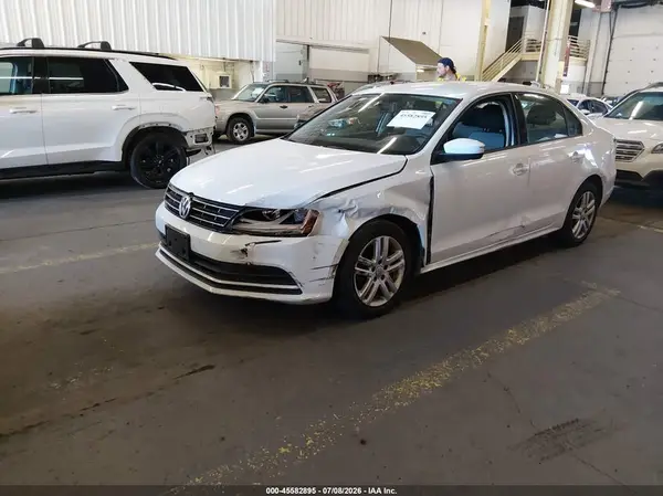 3VW2B7AJ2JM253481 2018 VOLKSWAGEN JETTA - Image 2