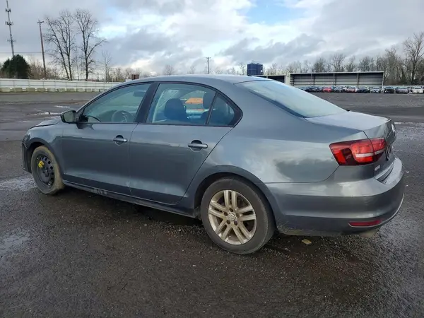 3VW2B7AJ2JM260558 2018 VOLKSWAGEN JETTA - Image 2