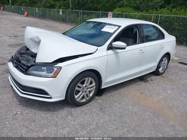 3VW2B7AJ2JM261192 2018 VOLKSWAGEN JETTA - Image 2