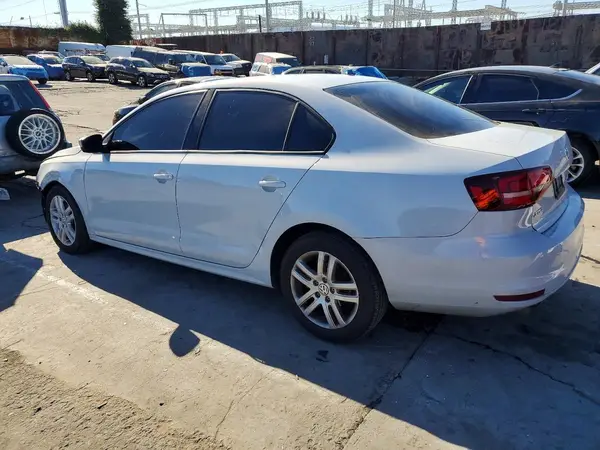 3VW2B7AJ2JM263007 2018 VOLKSWAGEN JETTA - Image 2