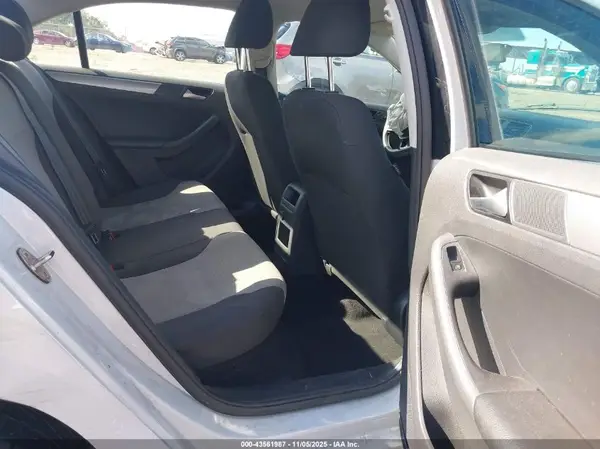 3VW2B7AJ2JM263010 2018 VOLKSWAGEN JETTA - Image 8