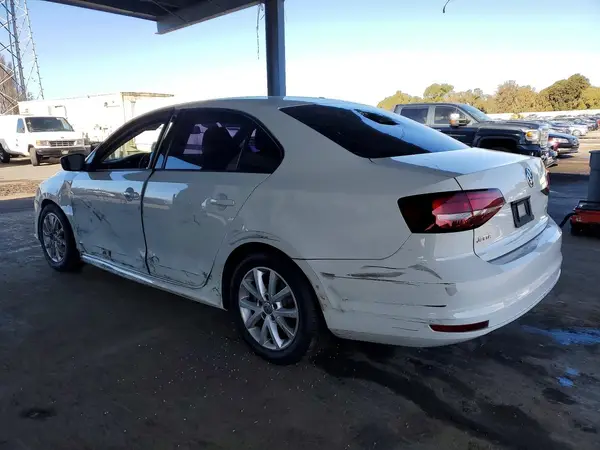 3VW2B7AJ2JM263511 2018 VOLKSWAGEN JETTA - Image 2