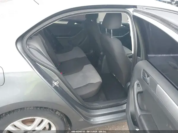 3VW2B7AJ3HM211718 2017 VOLKSWAGEN JETTA - Image 8