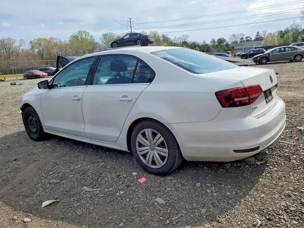 3VW2B7AJ3HM225733 2017 VOLKSWAGEN JETTA - Image 2