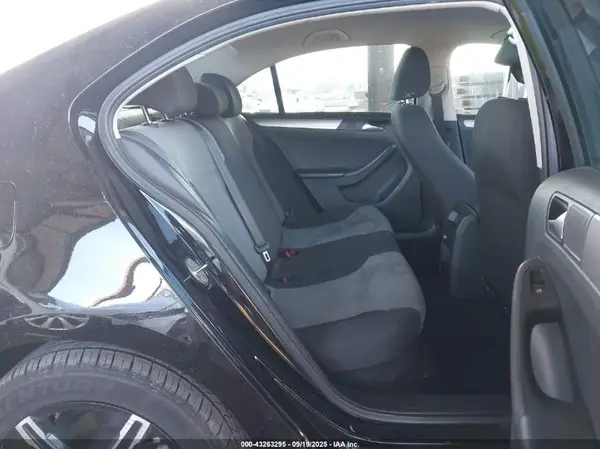 3VW2B7AJ3HM232729 2017 VOLKSWAGEN JETTA - Image 8