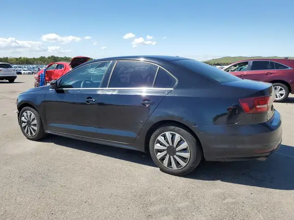 3VW2B7AJ3HM237011 2017 VOLKSWAGEN JETTA - Image 2