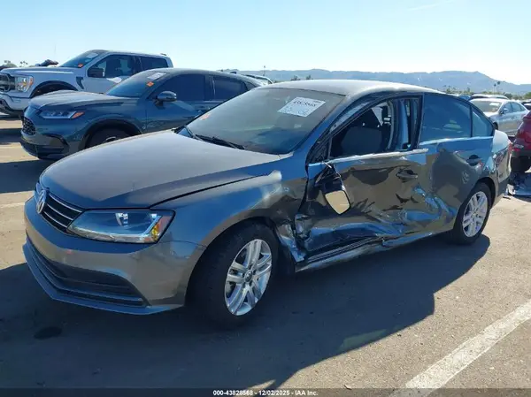 3VW2B7AJ3HM252933 2017 VOLKSWAGEN JETTA - Image 2