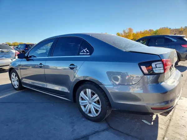 3VW2B7AJ3HM253242 2017 VOLKSWAGEN JETTA - Image 2